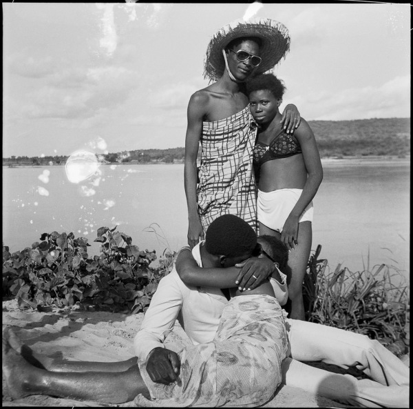 Malick Sidibé Mali Les Retrouvailles au bord du fleuve Niger 1974 3